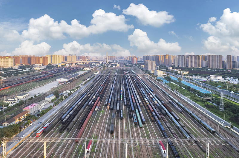 投影吊架借助浙江义乌外贸物流派送到越南胡志明市