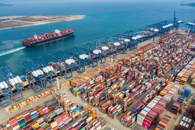 冰箱、洗衣机借助中国天津跨国货运运到荷兰鹿特丹