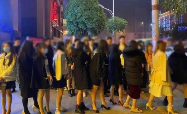 云南警方捣毁卖淫窝点，抓获16名男子，竟直言只为男性服务？