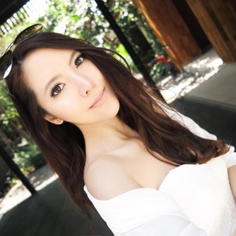 北京赤映琪职业旅行网红18岁身高173