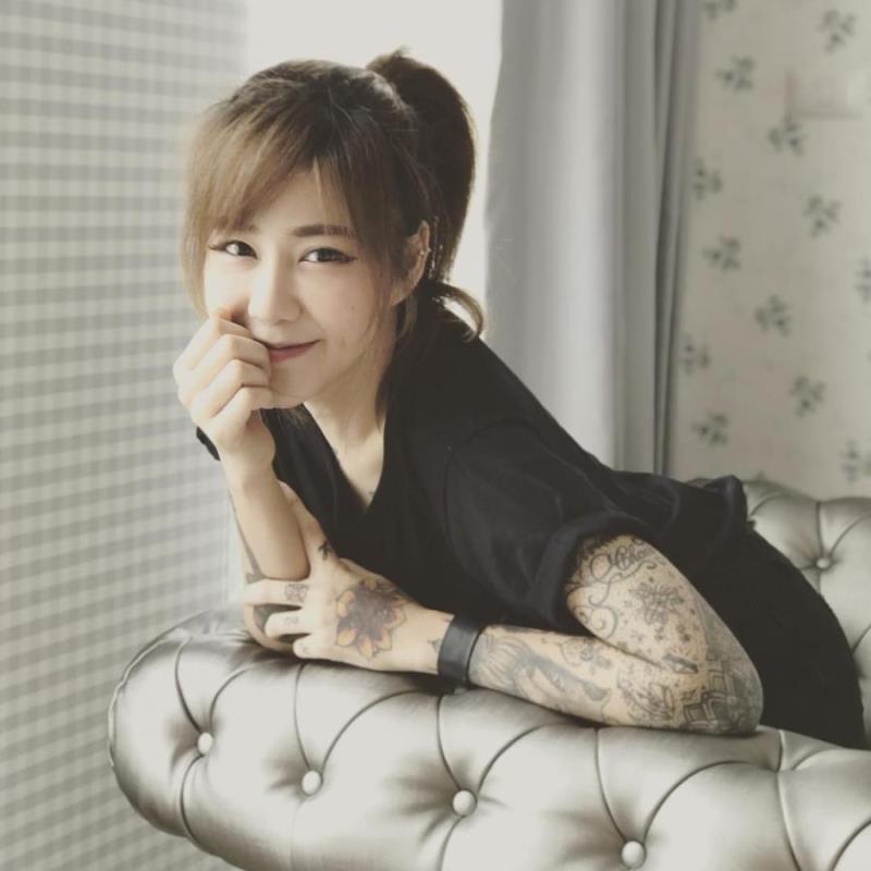 沈阳韶谷兰职业客服20岁身高158