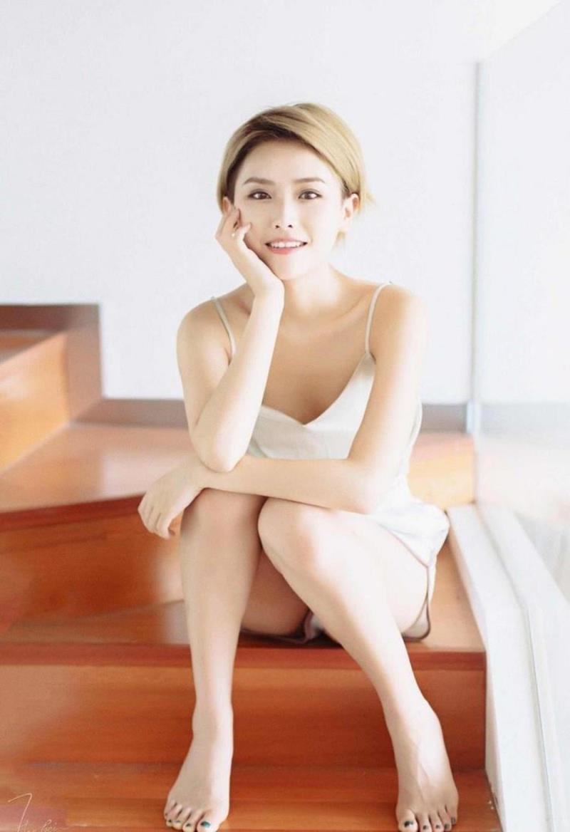 郑州刑波芳职业崔单员22岁身高164