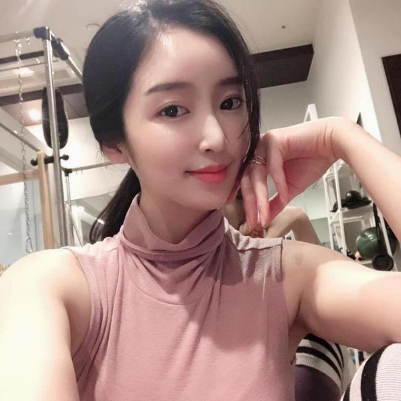 拉萨针茹鑫职业出纳24岁身高171.5