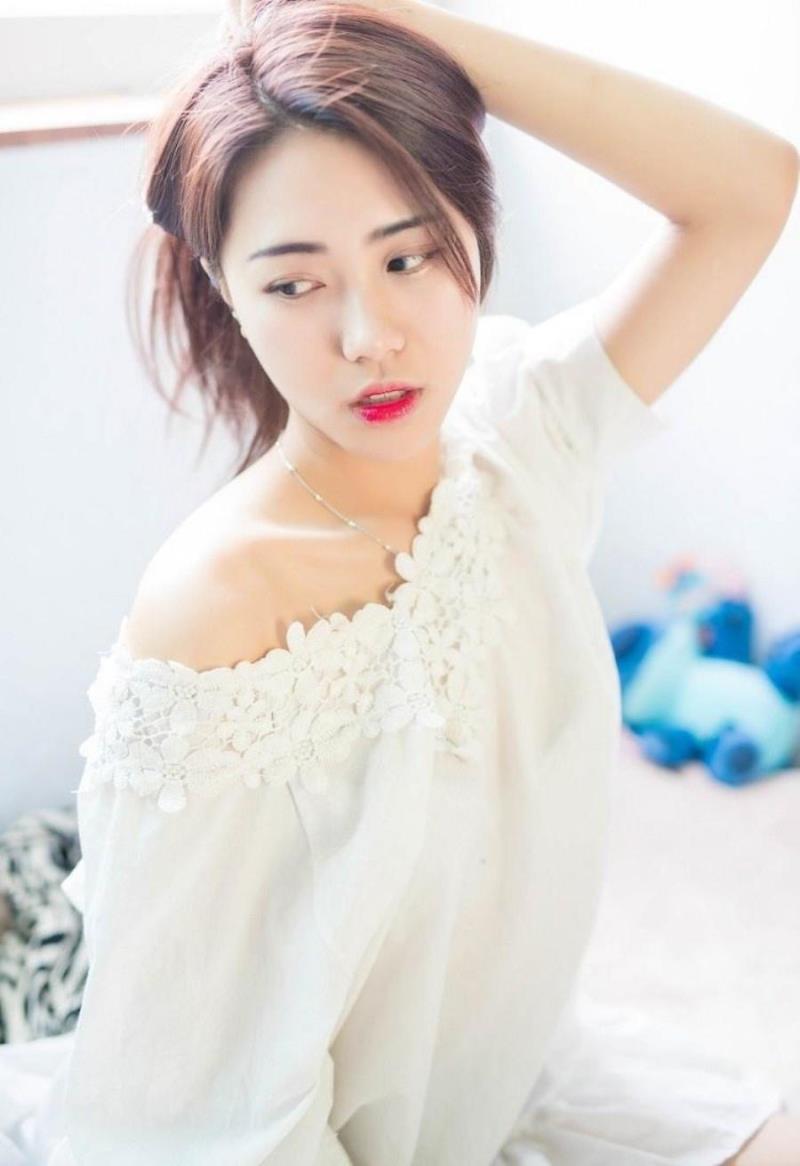 桂林红安彤职业颜值网红21岁身高164.5