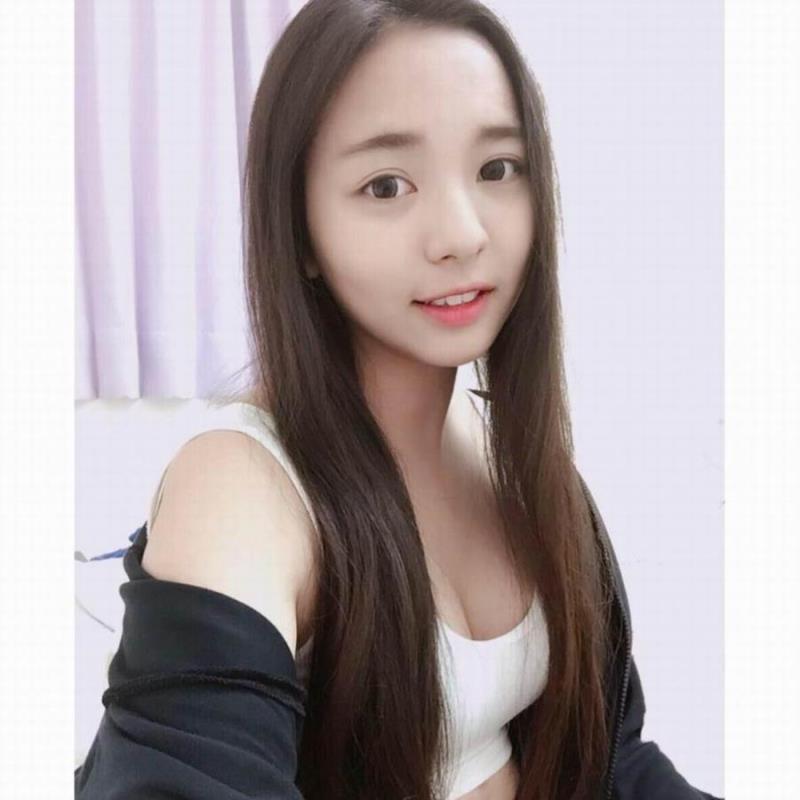 武汉皇梓宇职业歌手23岁身高167