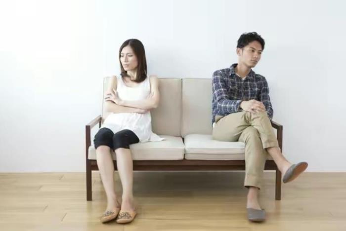 夫妻间整个婚姻如何保鲜对方的感情呢