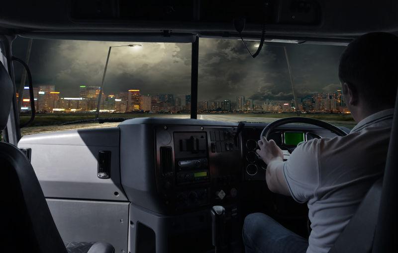 牙膏借助中国上海全球物流递送到意大利热那亚