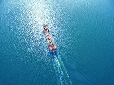 羽绒服通过中国上海国际运输递送到越南胡志明市