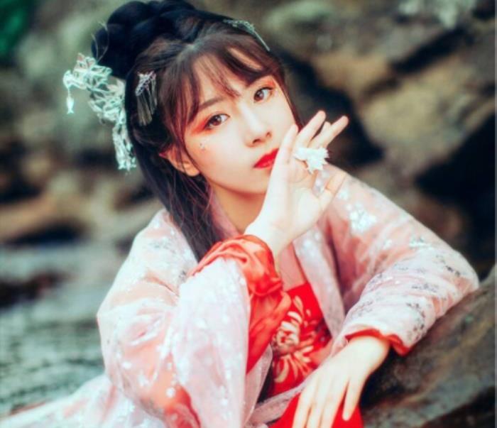 在很多院校开设商务模特培训班，也吸引了很多人的关注